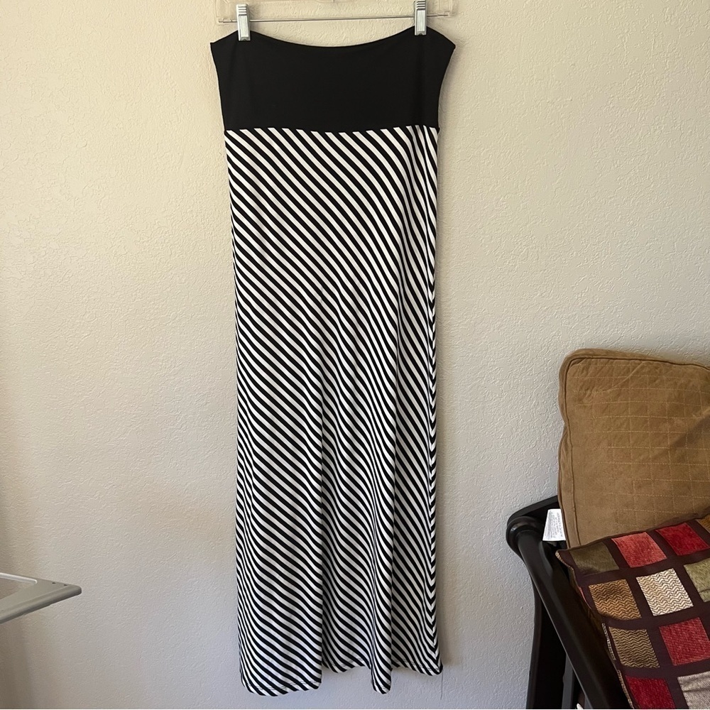 Black & white striped maxi skirt with wide black waist band, M. - Picture 10 of 12